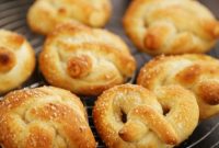 Easy Mini Soft Pretzels with Cheesy Dip