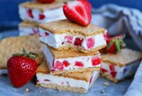 Strawberry Fro-Yo Graham Crunch Bars