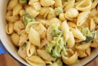 Creamy Chicken and Broccoli Shell Bake