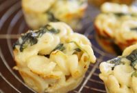 Creamy Spinach Artichoke Mac and Cheese Bites