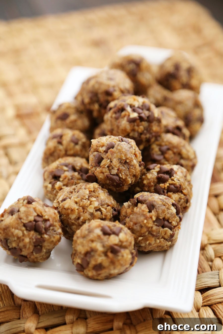 Delicious Chocolate Chip Peanut Butter Granola Bites – The ultimate easy and protein-packed snack to reenergize your day. Made with creamy Jif Peanut Butter for a burst of flavor and sustained energy. thecomfortofcooking.com