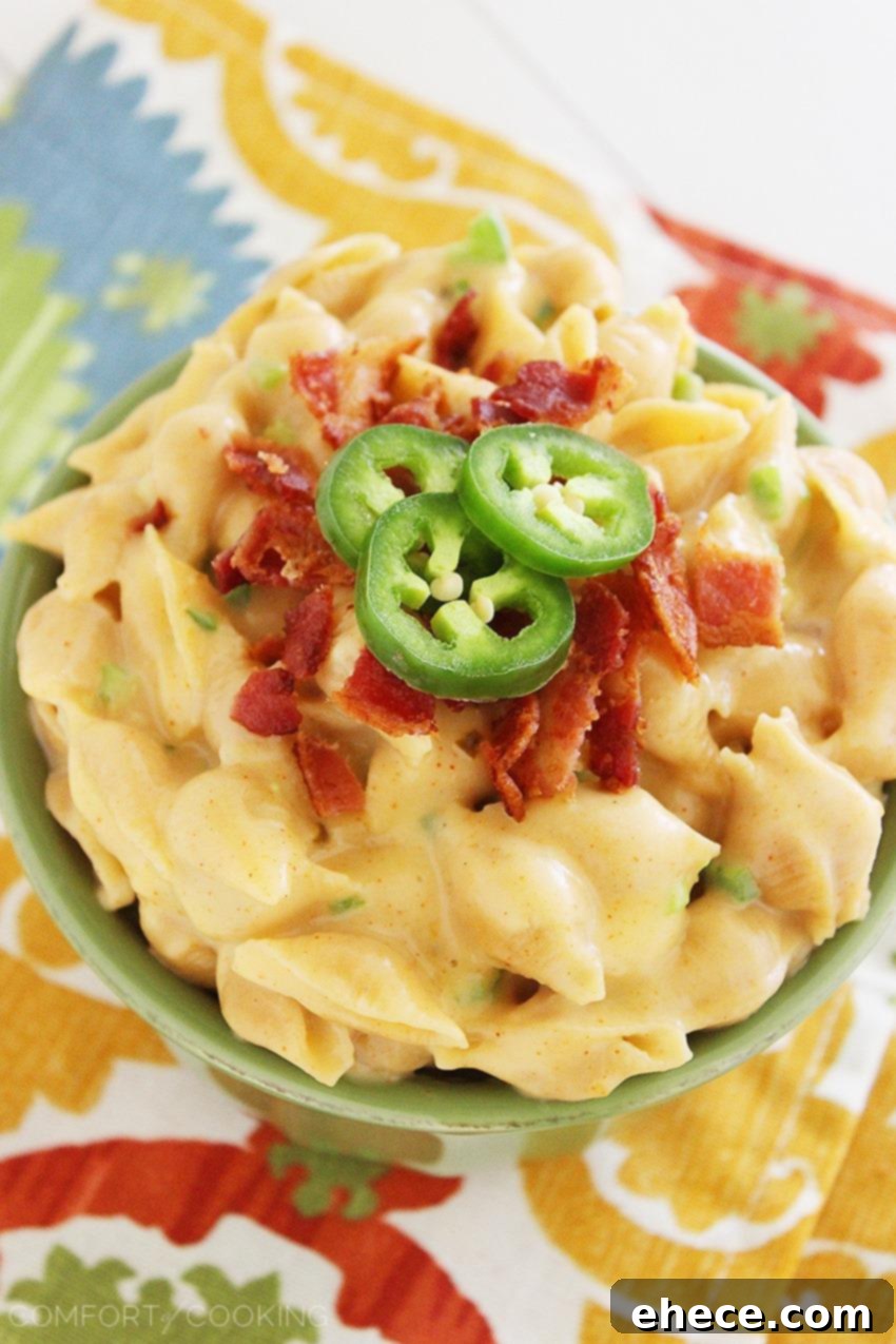 Creamy Stovetop Jalapeño-Bacon Mac ‘n Cheese – Creamy, smooth and delicious stovetop mac 'n cheese with jalapenos and bacon! Super easy, cheesy and made without ANY butter or oil. | thecomfortofcooking.com