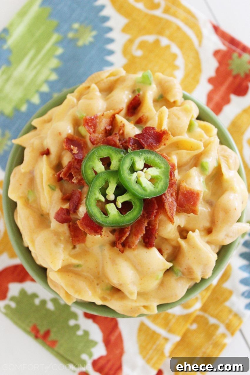 Creamy Stovetop Jalapeño-Bacon Mac ‘n Cheese – Creamy, smooth and delicious stovetop mac 'n cheese with jalapenos and bacon! Super easy, cheesy and made without ANY butter or oil. | thecomfortofcooking.com